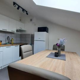 Studio apartman Lea 2、Čazmaのホテル