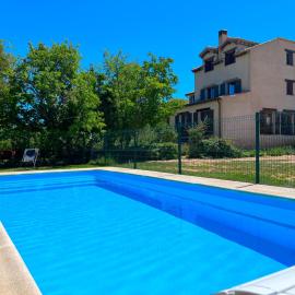 HOTEL RURAL LA HUERTA, hotelli kohteessa Montejo de la Vega de la Serrezuela