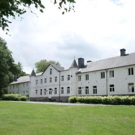 Petit château de Beauplateau, hotel in Sainte-Ode