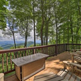 Hot Tub & Scenic Views: Beech Mountain Retreat
