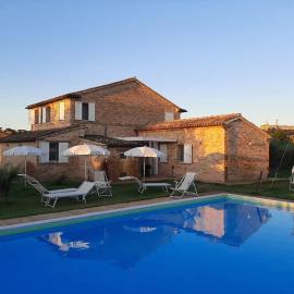 Casale Papa Country Village, Hotel in Loreto