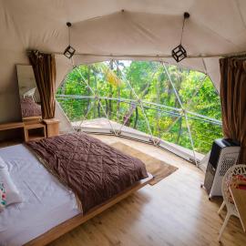 Birds eye Estate, glamping domes، فندق في Avathi