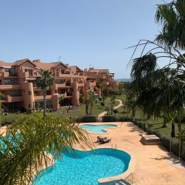 Luxury 2 bedroom 2 bathroom South facing second floor apartment, hotel sa Los Martínez