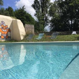 Les pieds dans l'eau, gîte Gervanne - Rivière privée - Piscine, hotel em Blacons