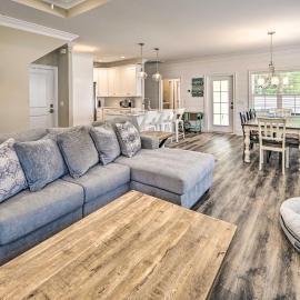 Charming Pawleys Island Home ~ 4 Mi to Beach!, Hotel in Pawleys Island