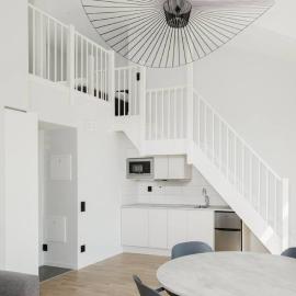 SK67 Stylish and Full Equipped loft with free parking, hotel u gradu 'Lidingö'