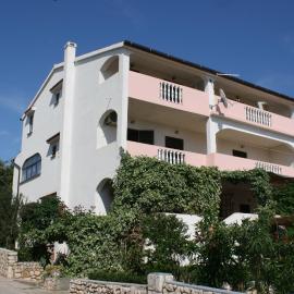 Apartments by the sea Mandre, Pag - 523, hotel u gradu 'Kolan'