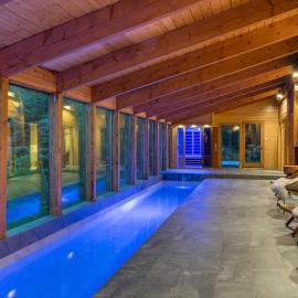 Bear Lodge with private Pool, Hottub, and Sauna!, hotel sa Hailey