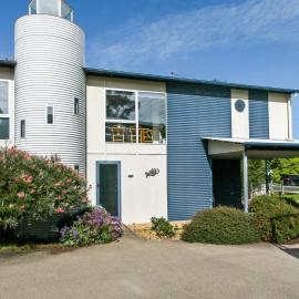The Village Lighthouse - Metung Lake Escape