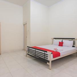 Viesnīca RedDoorz Syariah near Tugu Pandanwangi Cianjur pilsētā Cibulakan