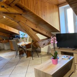 Super appartement loué meublé tout équipé, hotel in Saint-Claude