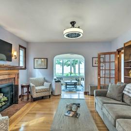 Walkable New Haven Retreat w/ Ocean Views!, hotel in New Haven