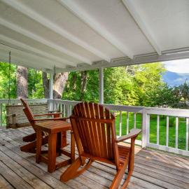 Hopp On Inn Secluded 3BR Home, хотел в Дандрижд