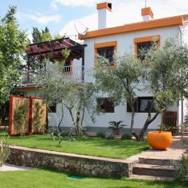 Apartments with parking space Njivice, Krk - 2391, hotel in Njivice