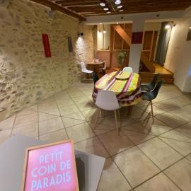 Gîte de la tour de Paradis, hotel in Poligny