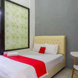 Pekalongan में, होटल RedDoorz Syariah near Alun Alun Kajen