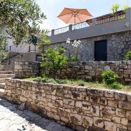 Apartments by the sea Cove Donja Kruscica - Donja Krusica, Solta - 12418, Hotel in Grohote