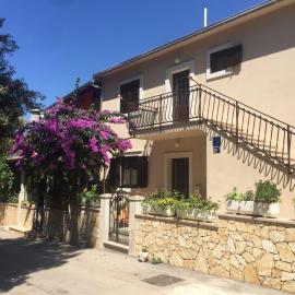 Apartments by the sea Mirca, Brac - 2886, hotell i Mirce