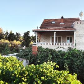 Apartments with parking space Mirca, Brac - 2838