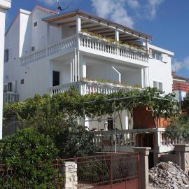 Apartments with parking space Vodice - 2995, ξενοδοχείο σε Βόντιτσε
