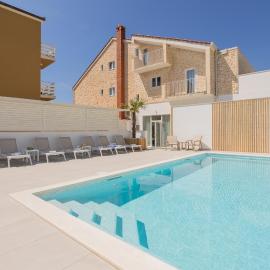 Villa Miki, hotel u Podstrani