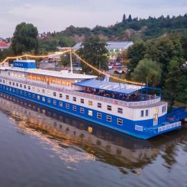 Botel Racek, מלון בפראג