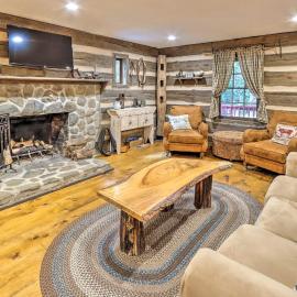 Cozy Creekside Mountain Escape w/ Hot Tub!, Hotel in Sautee Nacoochee
