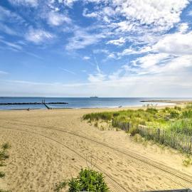 Walk to Public Beach Access: Norfolk Family Home