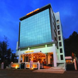 Holiday Vista Thekkady a premium hotel near periyar wild life sanctuary with sky view pool