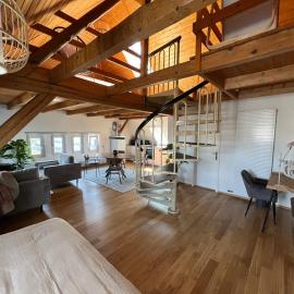 CROWN LIVING Wohlfühl Loft Bregenz - Loft nahe Bodensee, Boxspringbett, Küche, zentrumsnah, ideal für Feriengäste und Geschäftsreisende, хотел в Брегенц
