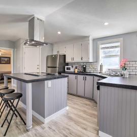 Cozy Ashton Abode w/ Yard - Near Park & Pool!, hotell i Ashton