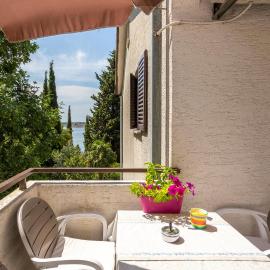 1 Bedroom Beautiful Apartment In Omisalj