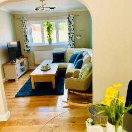 Tanglewood house Abergavenny with private parking