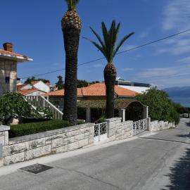 Apartment near sea