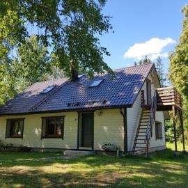 Väike-Puusmetsa puhkemaja, hôtel à Valtina