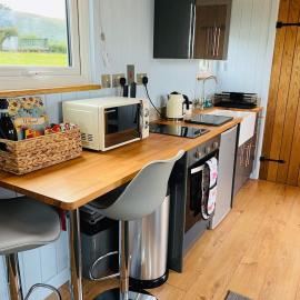 Bespoke luxury huts with hot tubs. Located in the black mountains., ξενοδοχείο σε Llanveynoe