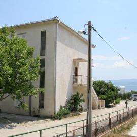 Apartments by the sea Duce, Omis - 2731، فندق في دوغي رات