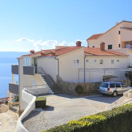 Apartments by the sea Stanici, Omis - 2764, hotel a Tice