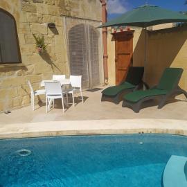 Gozo Rustic Farmhouse with stunning views and swimming pool, hotel din Sannat