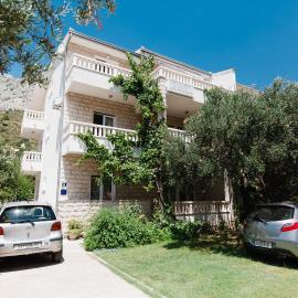Apartments with parking space Duce, Omis - 2773