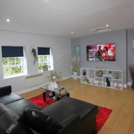 Charming 2 Bed 2 Bath Flat & Parking by CozyNest