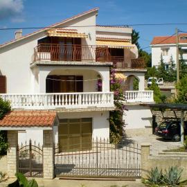 Apartments with parking space Pinezici, Krk - 5319, hotel in Pinezici