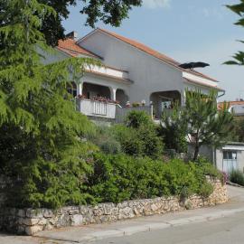 Apartments with parking space Njivice, Krk - 5427, hotel a Njivice