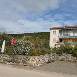 Apartments with parking space Punat, Krk - 5410, hotell i Punat