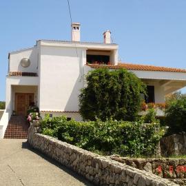 Apartments with parking space Punat, Krk - 5428, hotell i Punat