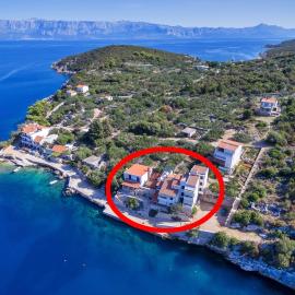 Apartments by the sea Cove Pokrivenik, Hvar - 5231، فندق في Gdinj