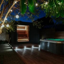 Wunderschöne FeWo direkt am Meer mit Whirlpool & Sauna – hotel w mieście Nordstrand