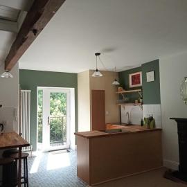 Treetops & Viaducts; open plan two-bed apartment, hotel i Walsden