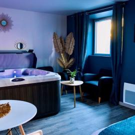 L'Evasion chambre LAOS avec Jacuzzi privatif, hotel a Prinquiau