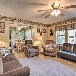 Walk to Waterfront! Family Haven in Osage Beach
